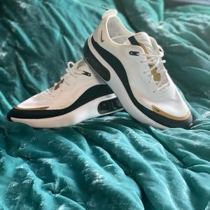 Nike Women’s AirMAX Dia